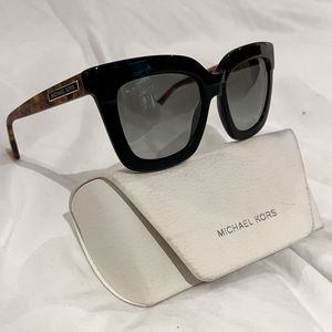 Large cat eye sunglasses